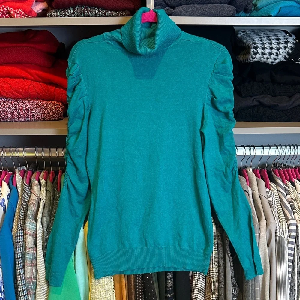 Joseph A bluish green long ruched sleeve turtleneck sweater size S